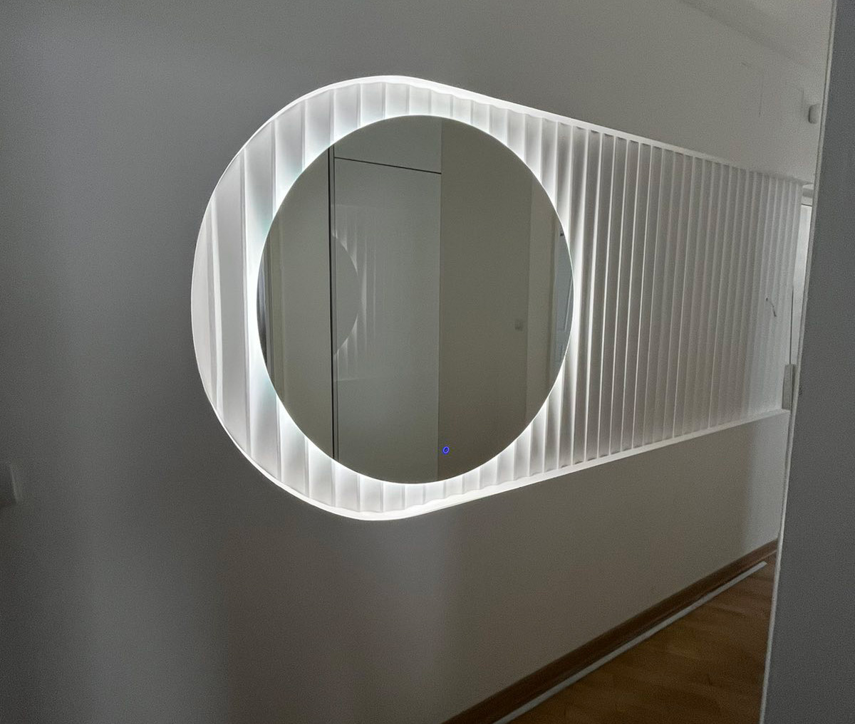 Ogledala sa LED osvetljenjem za hodnik – prvi utisak uz stil i praktičnost