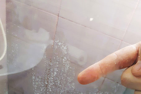 Antikamenac zaštita – dugotrajna zaštita tuš kabina bez kamenca